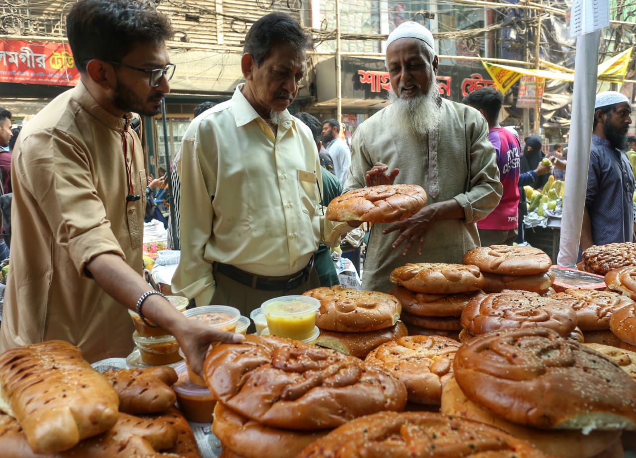 ঐতিহ্য ধরে রাখা পুরান ঢাকার নকশা রুটি