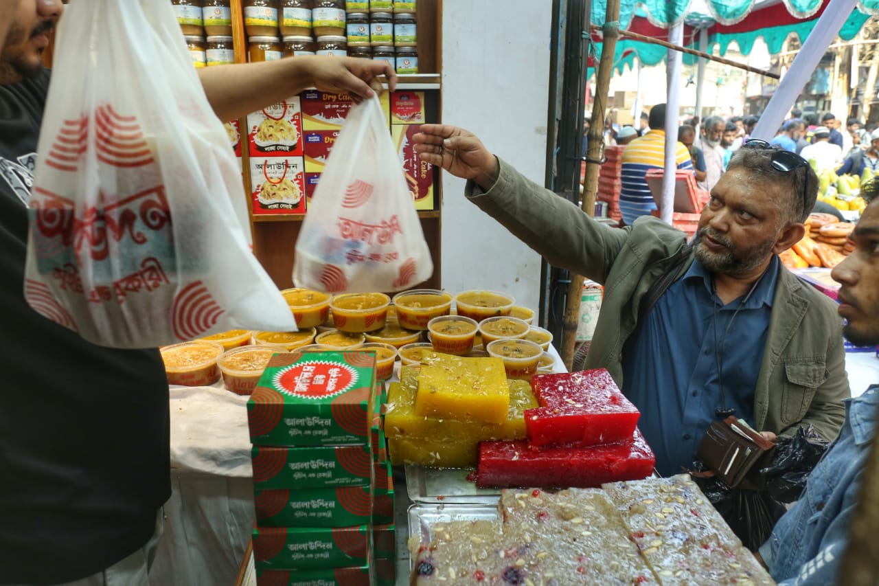 ঐতিহ্য ধরে রাখা পুরান ঢাকার নকশা রুটি