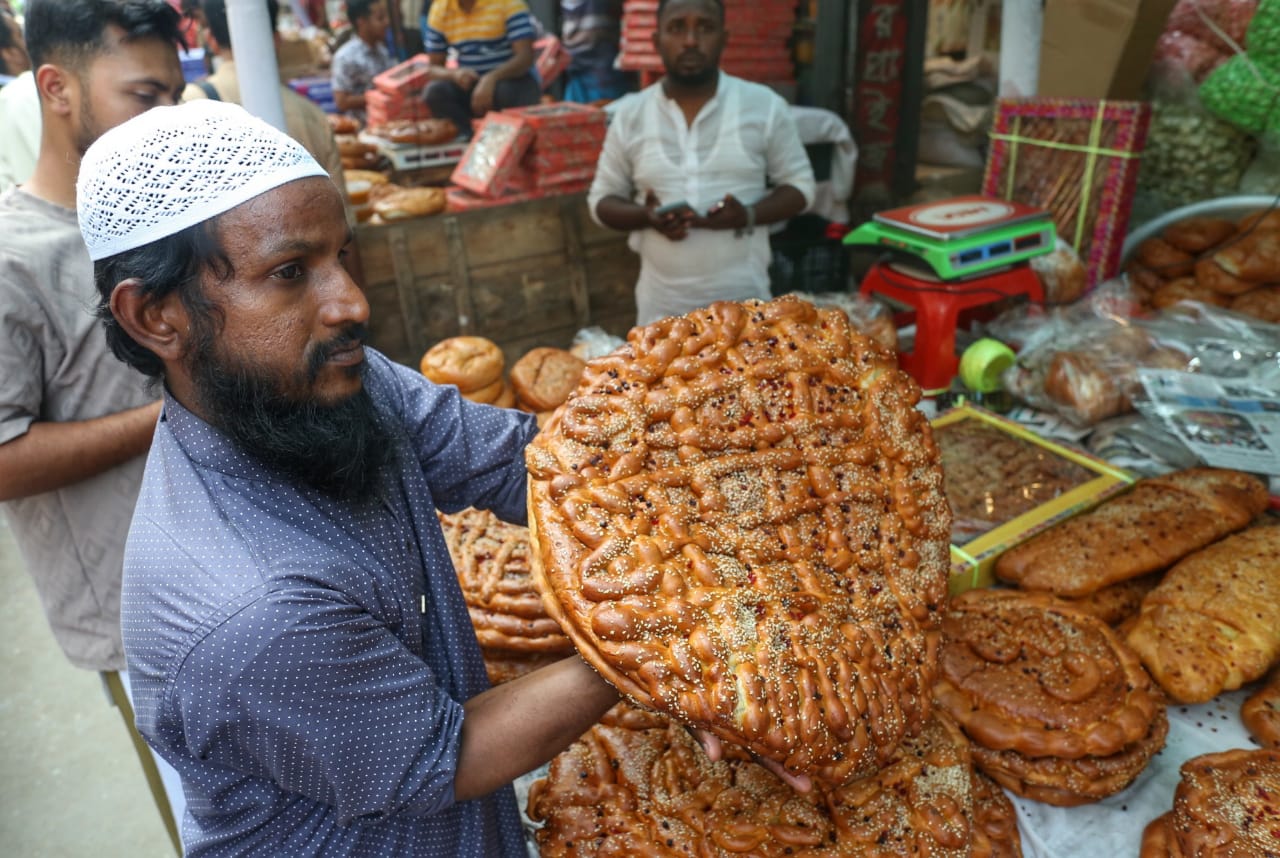 ঐতিহ্য ধরে রাখা পুরান ঢাকার নকশা রুটি
