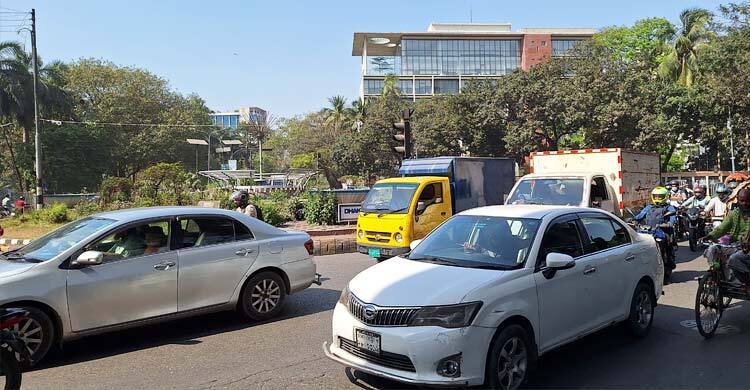 ইফতারের আগে অসহনীয় যানজটে বিপাকে নগরবাসী