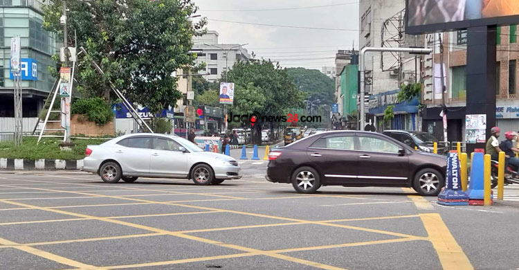 রাজধানীর ৭০ মোড়ে পরিবর্তন, গতি ফিরছে সড়কে