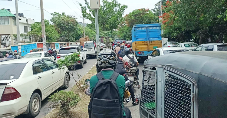 ঢাকায় তীব্র যানজট, রাজনৈতিক সমাবেশকে দায়ী করছে ট্রাফিক পুলিশ