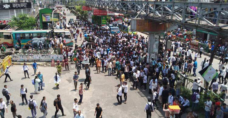 Students’ Blockade: Dhaka comes to standstill, commuters in awe