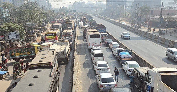 7km long tailback on Dhaka–Chattogram Highway