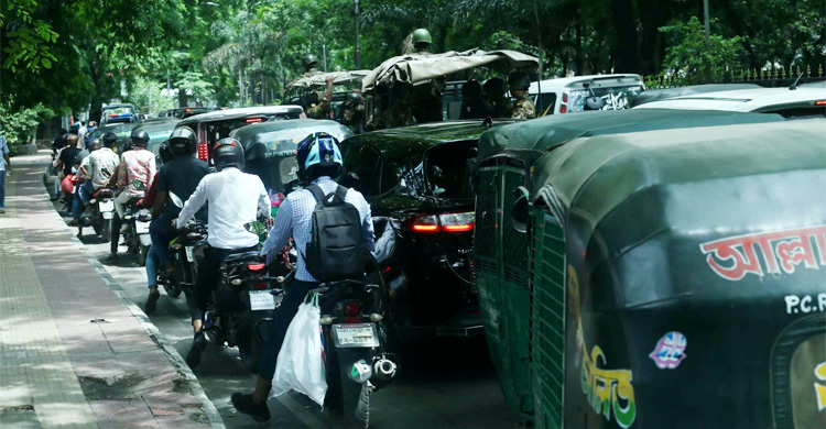 ঢাকায় তীব্র যানজট, রাজনৈতিক সমাবেশকে দায়ী করছে ট্রাফিক পুলিশ