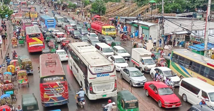 রাজধানীজুড়ে তীব্র যানজট, ভোগান্তিতে অফিসফেরত মানুষ