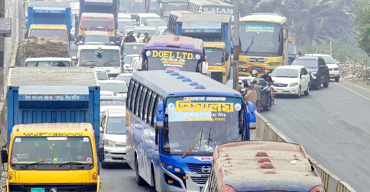 ঢাকা-চট্টগ্রাম ও সিলেট মহাসড়কে তীব্র যানজট