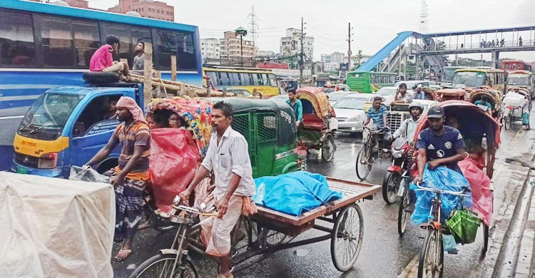 রাজধানীজুড়ে তীব্র যানজট, ভোগান্তিতে অফিসফেরত মানুষ