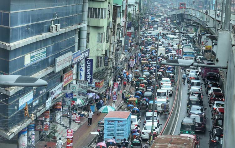 গণবিজ্ঞপ্তি দিয়েই দায়সারা পুলিশের, আন্দোলনে নগরবাসীর ভোগান্তি