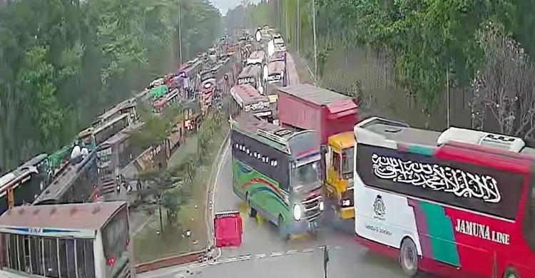 3km tailback at Jamuna Bridge causes severe Dhaka-bound delays