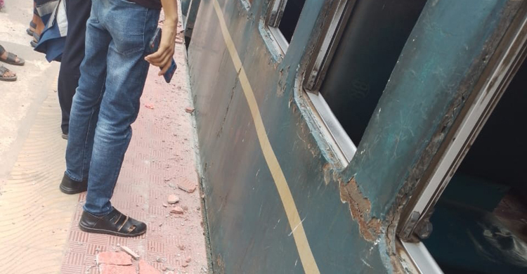 অন্য লাইনে ঢুকে পড়লো ট্রেন, প্রাণে রক্ষা পেলেন শতাধিক যাত্রী