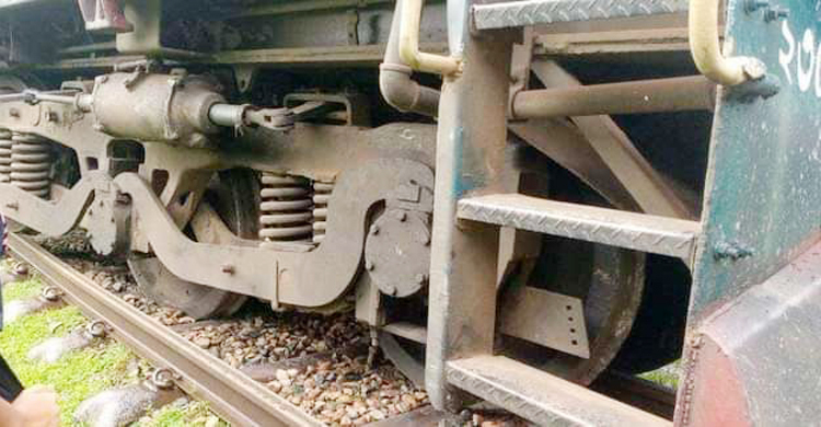 ইঞ্জিন লাইনচ্যুত, ঝারিয়া-ময়মনসিংহ রেলযোগাযোগ বন্ধ