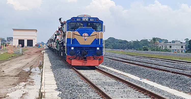 পদ্মা সেতু হয়ে ঢাকা-ফরিদপুর ট্রেন চলাচল শুরু হচ্ছে রাতে