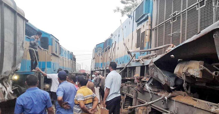 ৬ ঘণ্টা পর ঢাকা-খুলনা রুটে ট্রেন চলাচল স্বাভাবিক