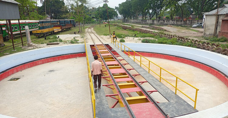 দেশে প্রথম তৈরি হলো রেলের ইঞ্জিন ও কোচ ঘোরানোর ‘টার্ন টেবিল’