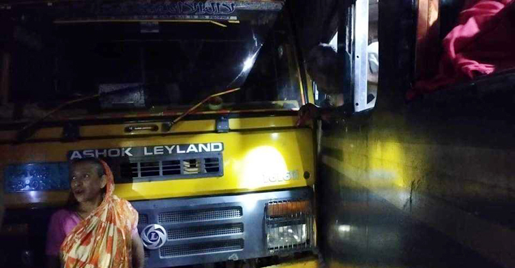 রেলক্রসিংয়ে দুর্ঘটনায় নিহত ১, ঢাকা-ময়মনসিংহ ট্রেন চলাচল বন্ধ