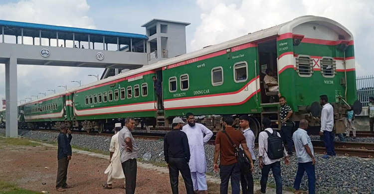 ফরিদপুরে রেলপথ অবরোধ, ট্রেন চলাচল বন্ধ