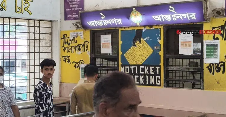 লাগামহীন টিকিট কালোবাজারি, যাত্রীদের দুর্ভোগ
