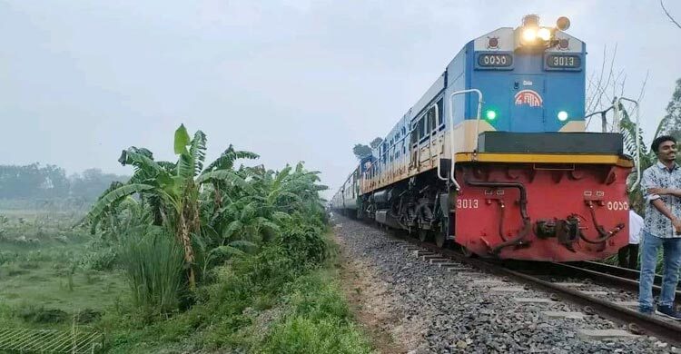 ৫ ঘণ্টা পর ঢাকার সঙ্গে উত্তরাঞ্চলের রেল যোগাযোগ স্বাভাবিক