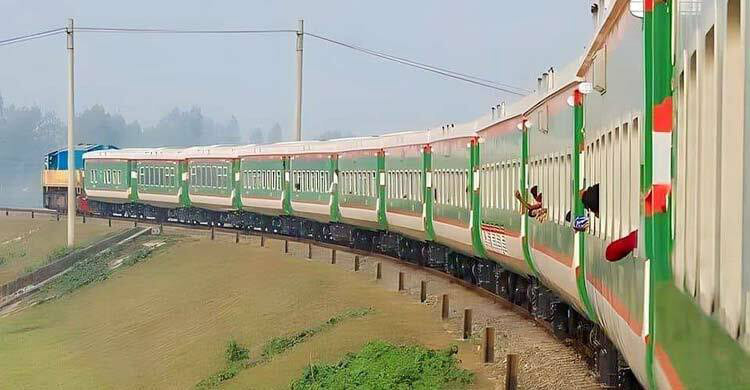 Intercity train services resume after 28 days