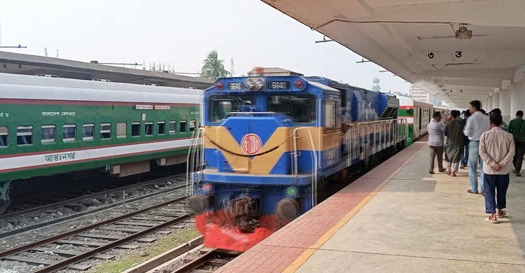 Railway gatekeepers warn strike over job regularisation demand