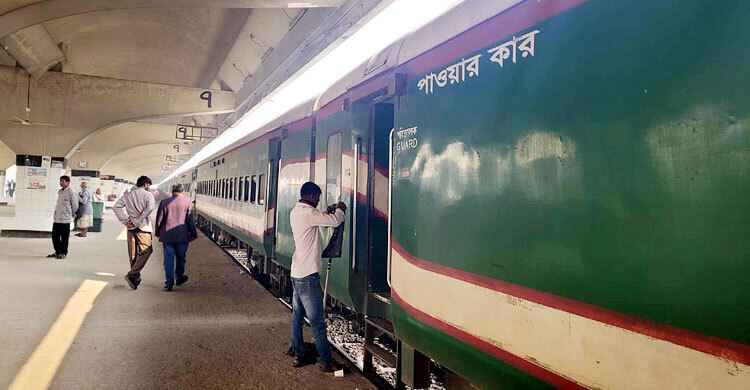ট্রেনের পাওয়ার কারে যাত্রী না নিতে ফের নির্দেশনা