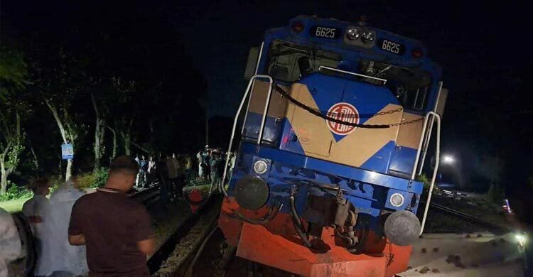 Rail link between Dhaka and northern districts snaps after train derailment in Pabna