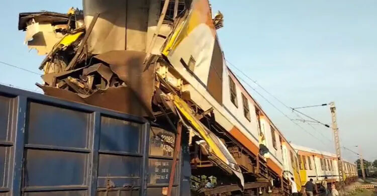 ভারতে দুই ট্রেনের সংঘর্ষে নিহত বেড়ে ১১