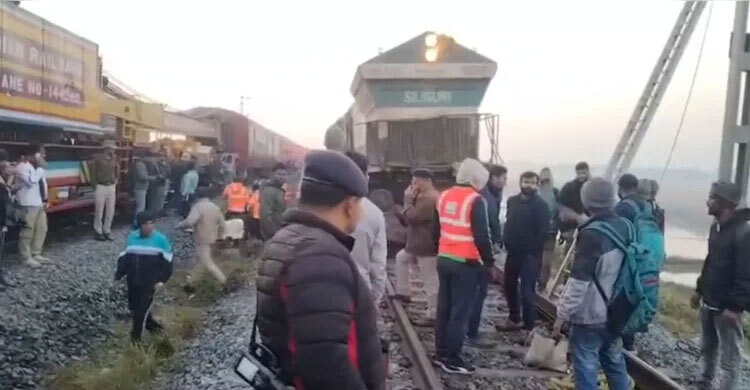 আসামে ট্রেনের ধাক্কায় ৮ হাতির মৃত্যু, ৫ বগি লাইনচ্যুত