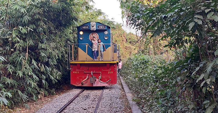 সাড়ে ৬ ঘণ্টা পর সিলেটের সঙ্গে সারাদেশের রেল যোগাযোগ স্বাভাবিক