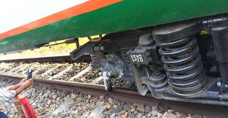 Dhaka-bound train services suspended as train derails in Cumilla