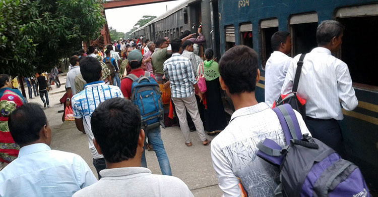 লাভজনক সত্ত্বেও বেসরকারি খাতে দেওয়া হচ্ছে কমিউটার ট্রেন ‘বেতনা’