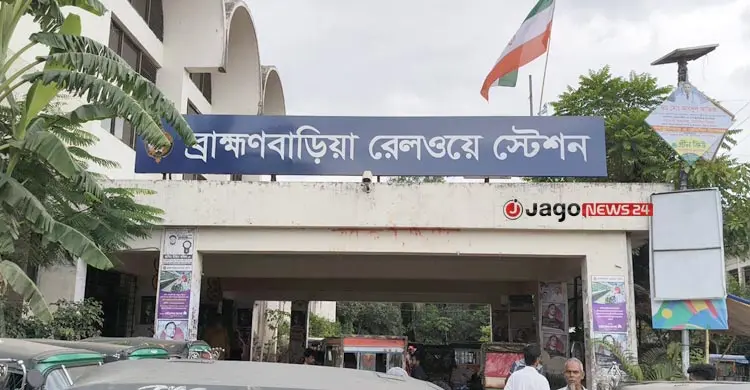 লাগামহীন টিকিট কালোবাজারি, যাত্রীদের দুর্ভোগ