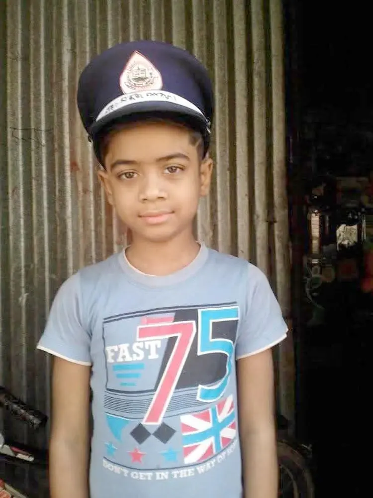 ট্রেনের যাত্রীদের বিনামূল্যে পানি পান করানো সেই মুন্নু শেখকে সম্মাননা