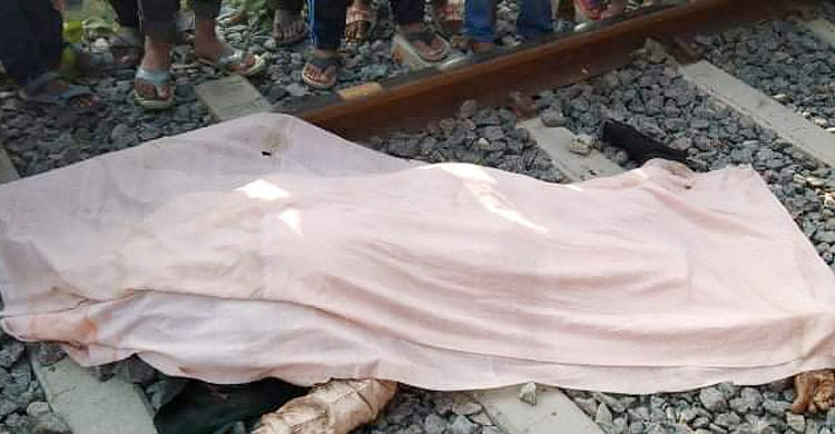 মির্জাপুরে ট্রেনে কাটা পড়ে দুই গরুসহ কৃষকের মৃত্যু