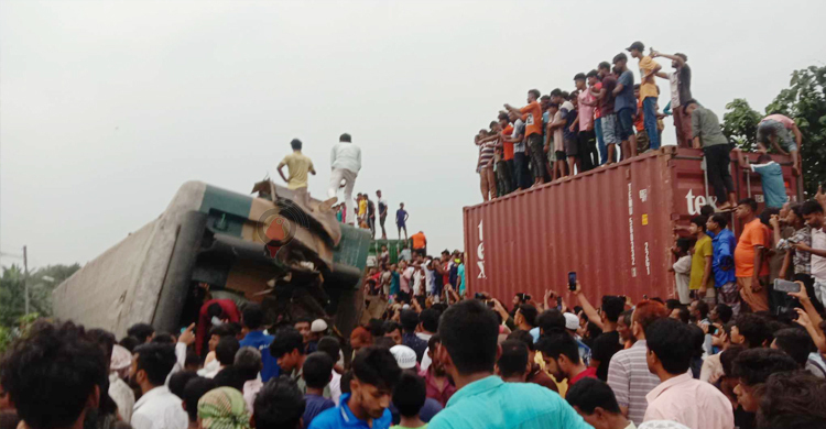 15 killed as two trains collide in Bhairab