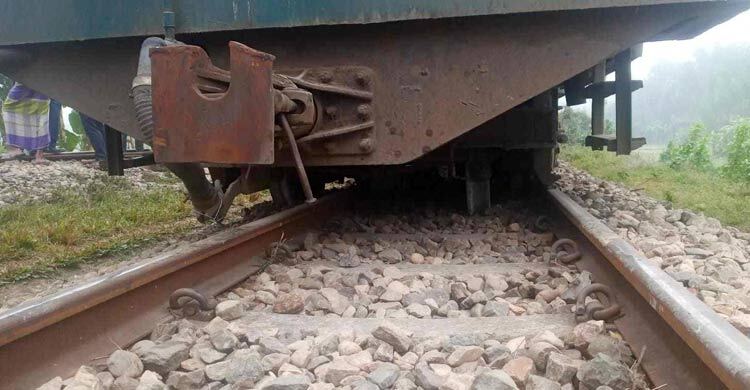 ভৈরবে বগি লাইনচ্যুত, ঢাকা-সিলেট-চট্টগ্রাম রুটে ট্রেন চলাচল বন্ধ