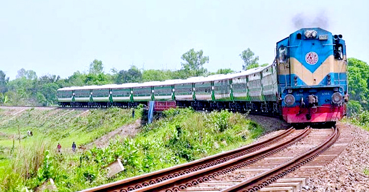 পুলিশের লাথিতে রেললাইনে লেবুবিক্রেতা, পায়ের ওপর দিয়ে গেলো ট্রেন