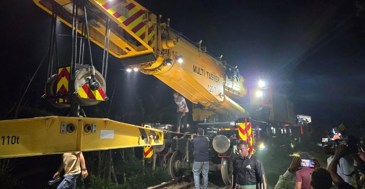 ট্রেন চলাচল সচল হতে আরও ৮-১০ ঘণ্টা সময় লাগতে পারে