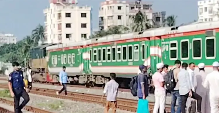 ৪ ঘণ্টা পর ঢাকা-ময়মনসিংহ লাইনে ট্রেন চলাচল স্বাভাবিক