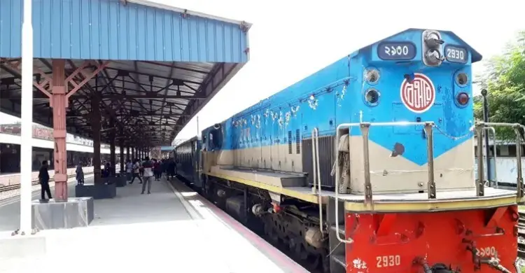 বেসরকারি ব্যবস্থাপনায় চলবে ৪ ট্রেন, দরপত্র আহ্বান