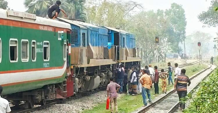 ত্রিশালে তিস্তা এক্সপ্রেসের ইঞ্জিন বিকল, ২ ঘণ্টা পর গন্তব্যে যাত্রা
