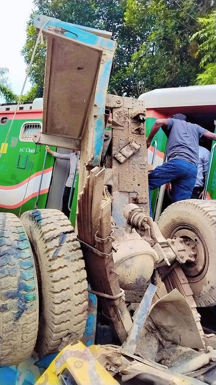 ৪ ঘণ্টা পর ঢাকা-চট্টগ্রাম রেলপথে ট্রেন চলাচল স্বাভাবিক