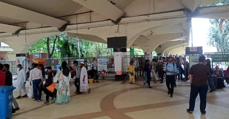 ঢাকায় পৌঁছেছে ছাত্র-জনতা বহনকারী ৬ ট্রেন