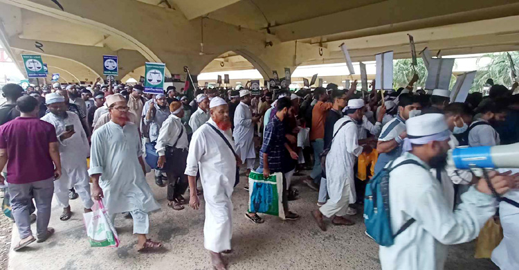 ট্রেনভর্তি করে নেতাকর্মীরা আসছেন জামায়াতের সমাবেশে