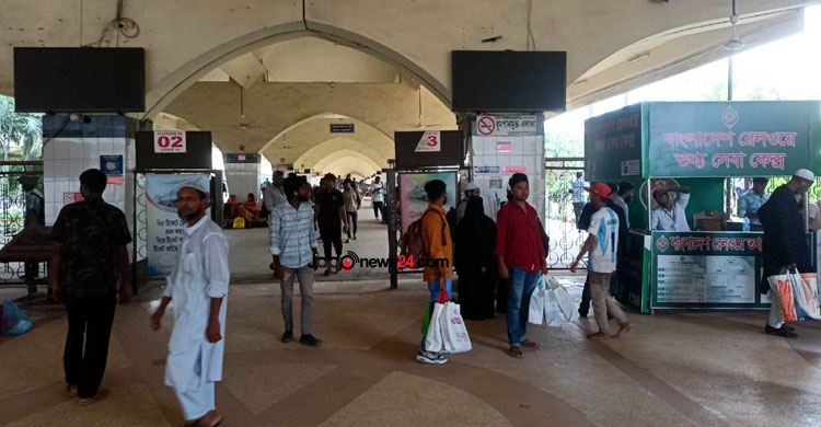 ঢাকায় পৌঁছেছে ছাত্র-জনতা বহনকারী ৬ ট্রেন