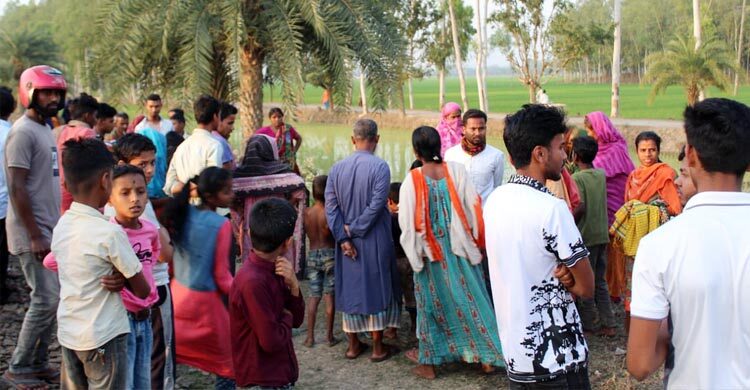 বিরামপুরে ট্রেনের ছাদ থেকে পড়ে প্রাণ গেলো যুবকের