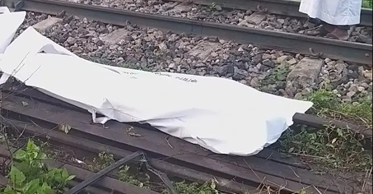 রেললাইন পারাপারের সময় ট্রেনে কাটা পড়ে নারী নিহত