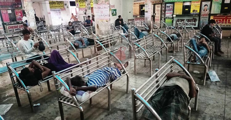 ‘বিরতিহীন’ কাজে দিশেহারা পরিবহন শ্রমিকরা, বাড়ছে দুর্ঘটনা