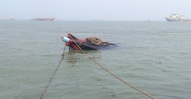 Trawler sinks with 300 tonnes of salt in Meghna River